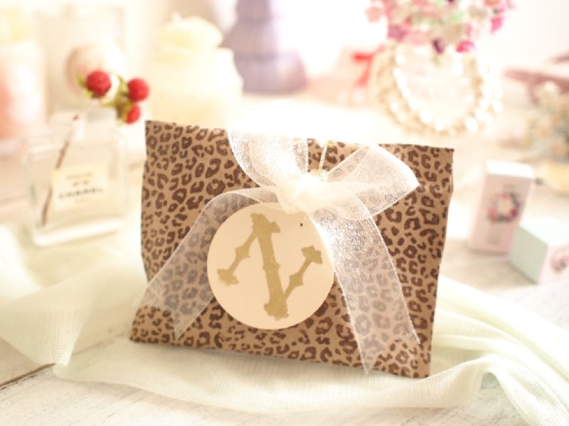 Photo2: Leopard Pattern Wood Mounted Rubber Stamp From Cui