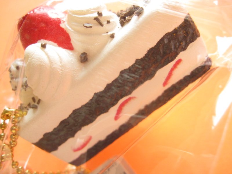 Photo2: Cafe de N Squishy Keychain Charm Nic *Strawberry Sponge Cake Chocolate Chips (CDN09-4)