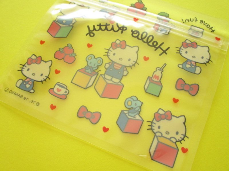 Photo2: 4pcs Kawaii Cute Hello Kitty Medium Zipper Bags Set (ZBM-KTb)