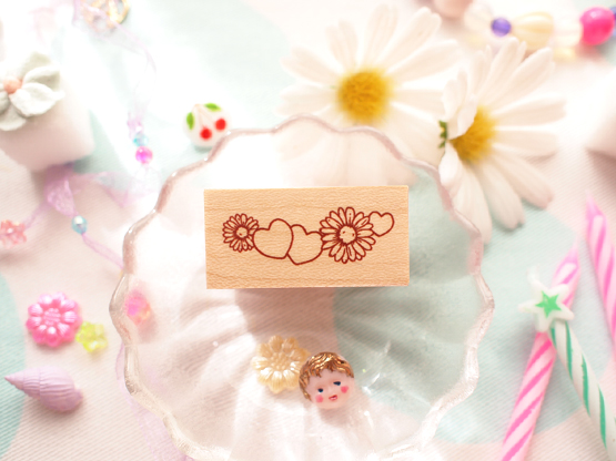 Photo1: Daisy Heart Wood Mounted Rubber Stamp From Cui