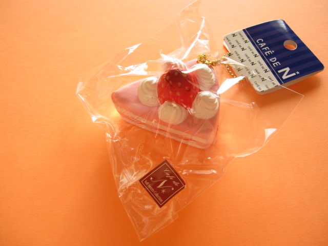 Photo1: Cafe de N Squishy Keychain Charm Nic *Strawberry Sponge Cake Strawberry Cream (CDN09-2)