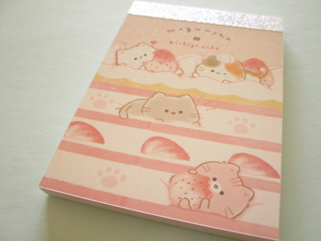 Photo1: Kawaii Cute Mini Memo Pad Mogu♡nyan Kamio Japan *Strawberry Cake (228239)
